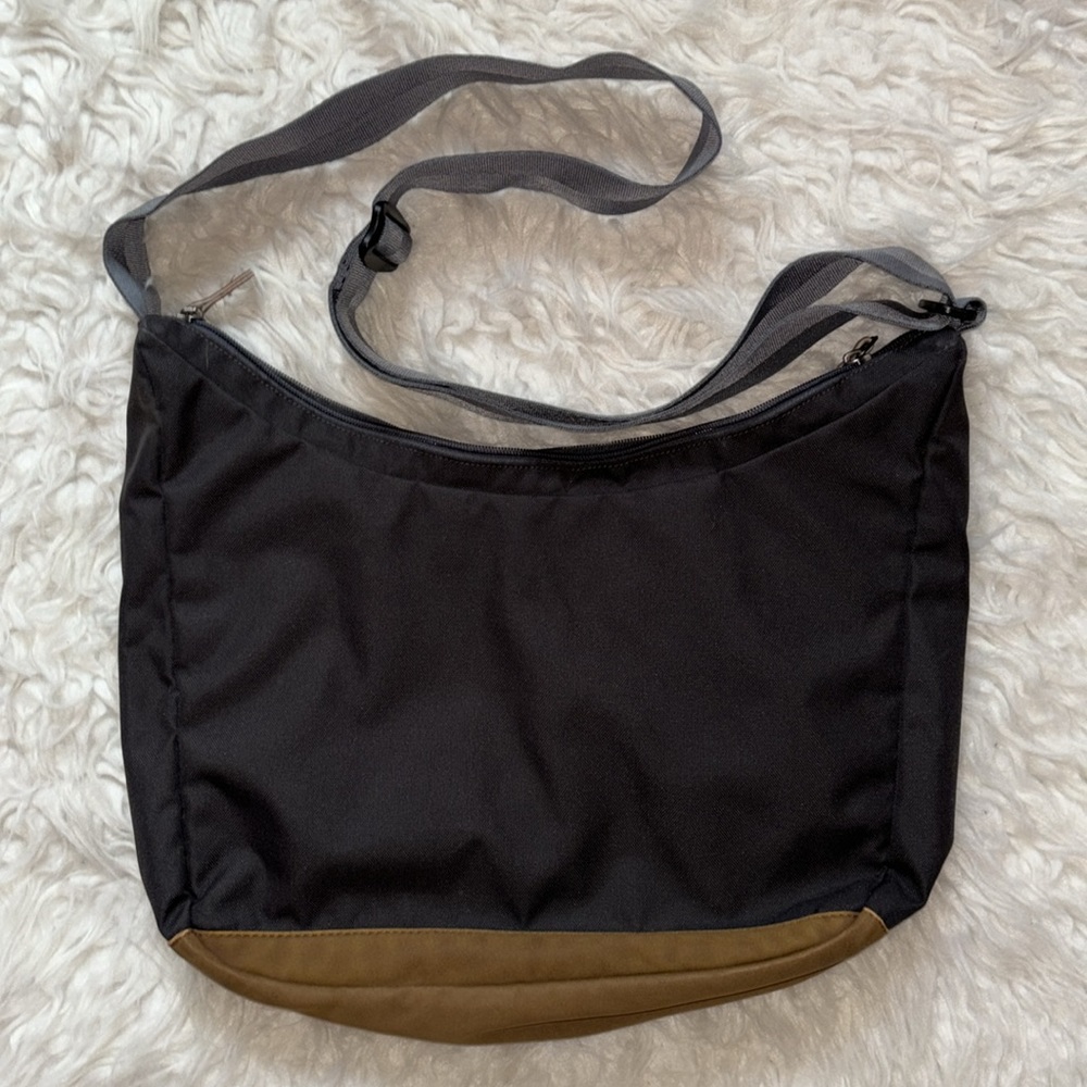 Columbia Sportswear Co. Canvas Crossbody Shoulder Bag - Picture 4 of 16